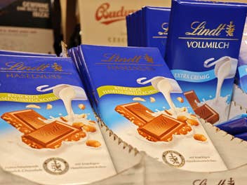 Lindt-Schokolade im Regal