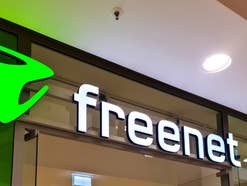 Logo von freenet an einer Filiale