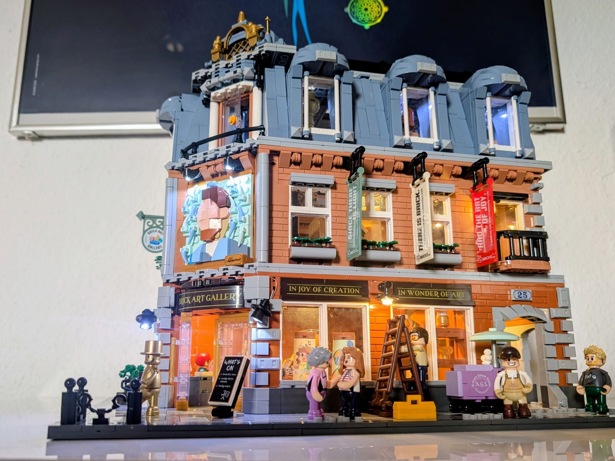 DAS hätte ich mir als Kind gewünscht: Baustein-Set mit massig Details und Beleuchtung im Test