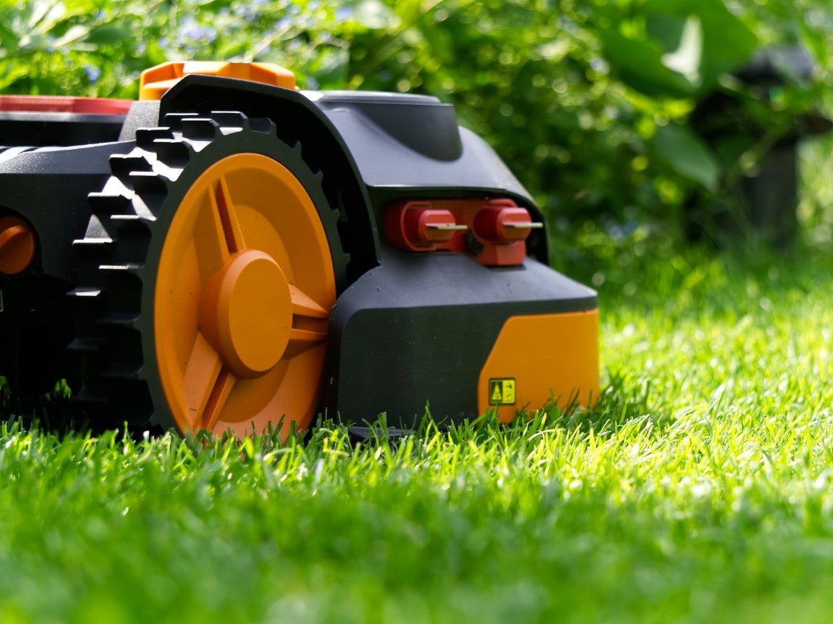 Mähroboter Tipps und Tricks: Darauf kommt es bei der Wartung und Pflege an