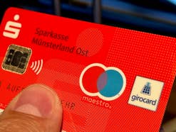 Millionen deutsche Kunden betroffen: EC-Karten verlieren Kernfunktion EC-Karte Girocard mit Maestro Funktion