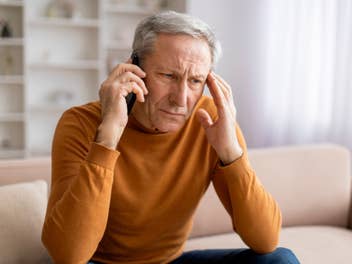 Mann am Telefon