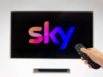 Sky-Logo auf einem Fernseher.