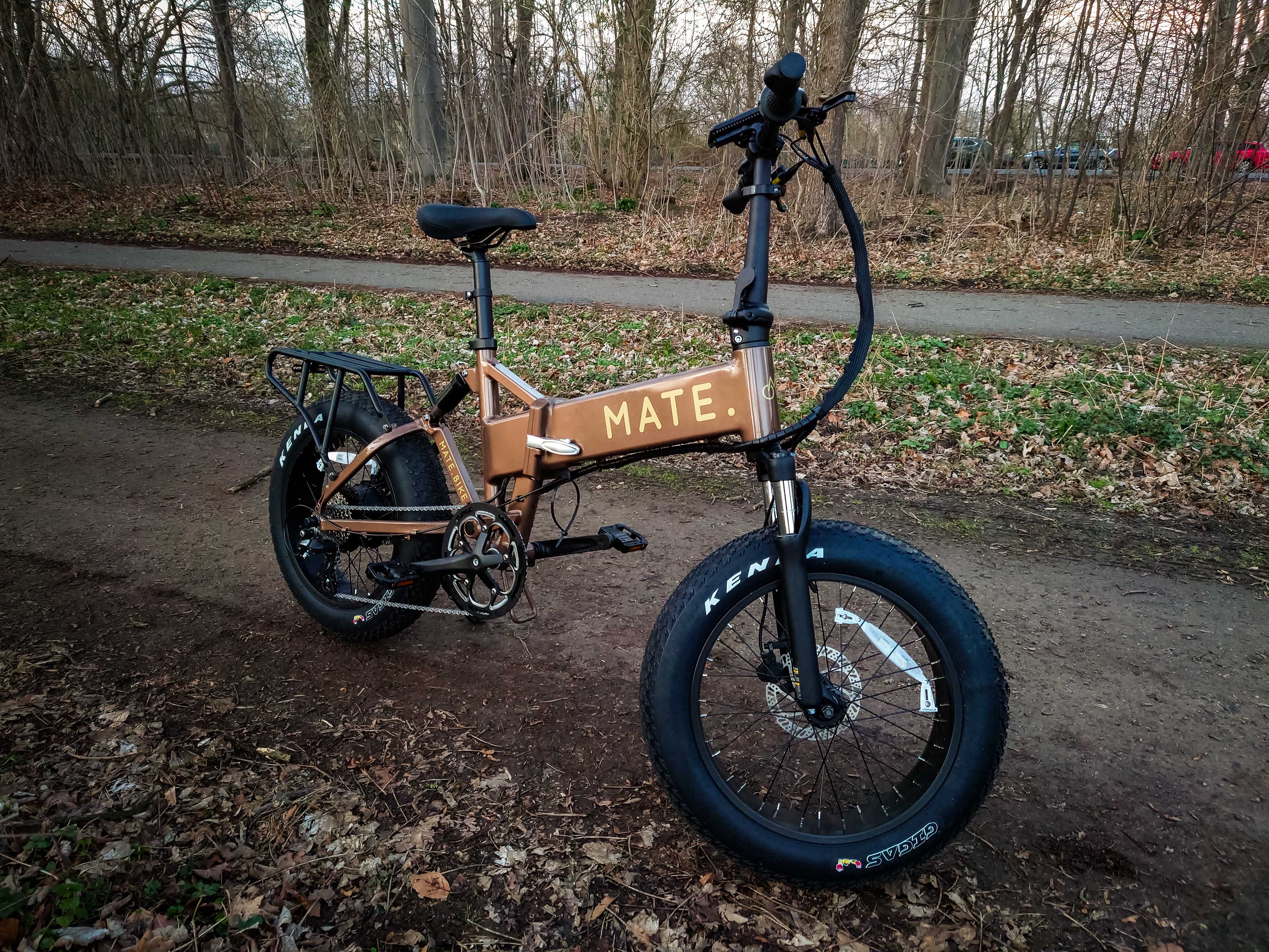 E-Bike zum falten: das Mate.Bike lässt sich zwar zusammenklappen, aber nur schwer heben und tragen. E-Bike zum falten: das Mate.Bike lässt sich zwar zusammenklappen, aber nur schwer heben und tragen.