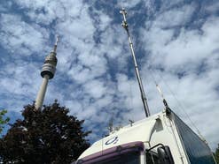 Ausgefahrene Antenne an einer Mobile Base Station