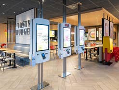 Bestellterminals in einem McDonald's