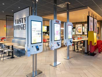 Bestellterminals in einem McDonald's
