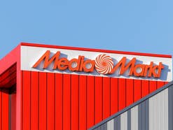 Media Markt Logo an Außenwand eines Gebäudes