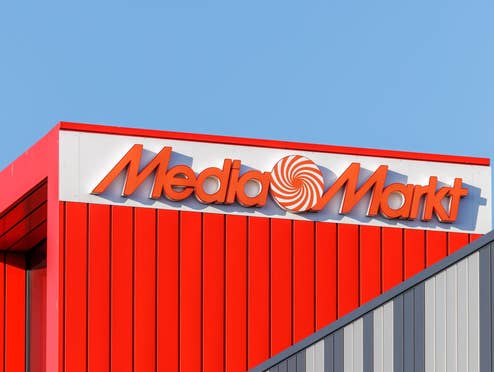 Media Markt Logo an Außenwand eines Gebäudes
