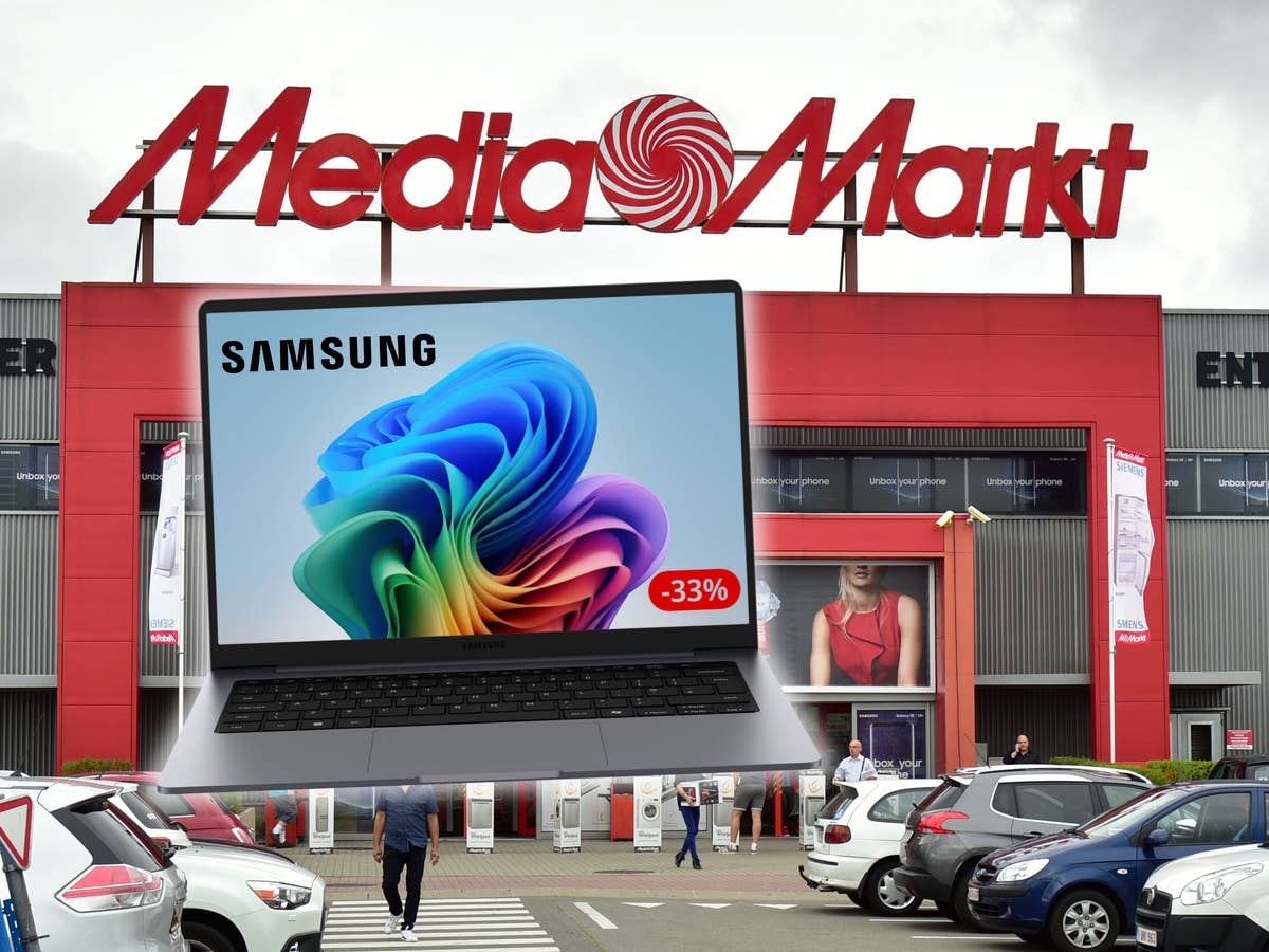 MediaMarkt verkauft Samsung Galaxy Book6 zum Tiefstpreis MediaMarkt-Geschäft im Hintergrund, davor das Samsung Galaxy Book6 mit dem Samsung-Logo