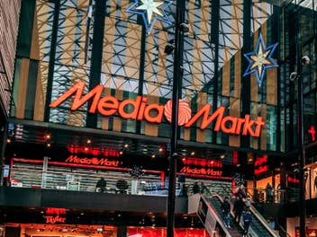 Smartphone-Verbot: MediaMarkt, Otto und Co müssen handeln (Symbolbild MediaMarkt im Einkaufszentrum)