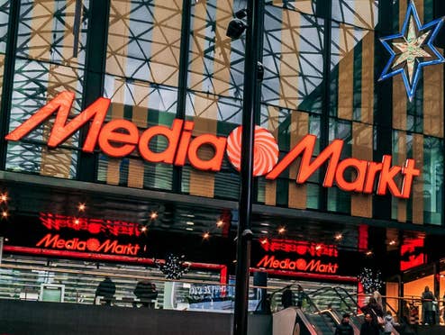 MediaMarkt-Store in einem Einkaufszentrum im Winter