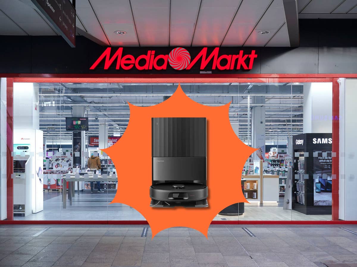Roborock-Saugroboter vor einem MediaMarkt.