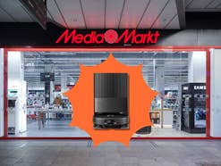 Roborock-Saugroboter vor einem MediaMarkt.