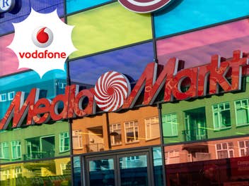 MediaMarkt Logo an einem Store mit Vodafone Logo