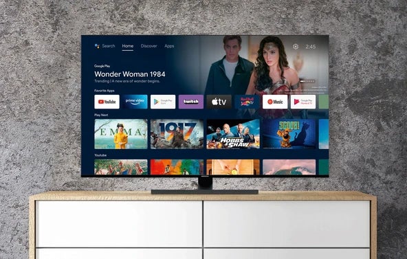 Medion Smart TV TVMD30077 steht auf einer Kommode.