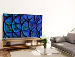 Der Smart TV Medion X17882 in ein Wohnzimmer integriert