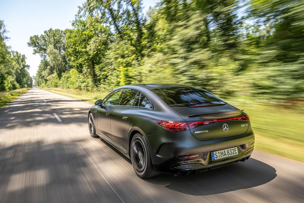 Sportlich und agil unterwegs: der Mercedes-AMG EQE 53 4Matic Heck