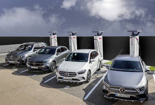 Mercedes-Benz Autos an IONITY Ladestationen