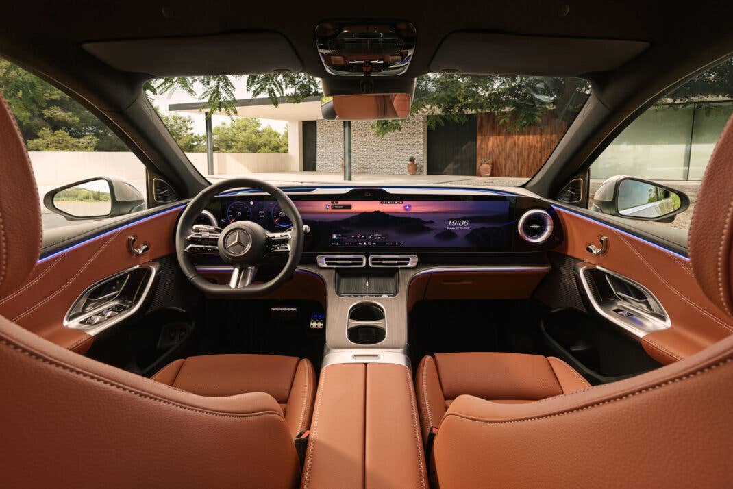 Mercedes-Benz GLC mit EQ-Technologie - Cockpit-Ansicht.