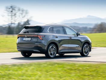 MG MGS5 EV in der Heckansicht.