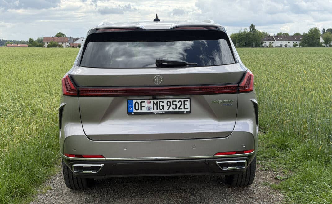 MG S9 PHEV in der Heckansicht.