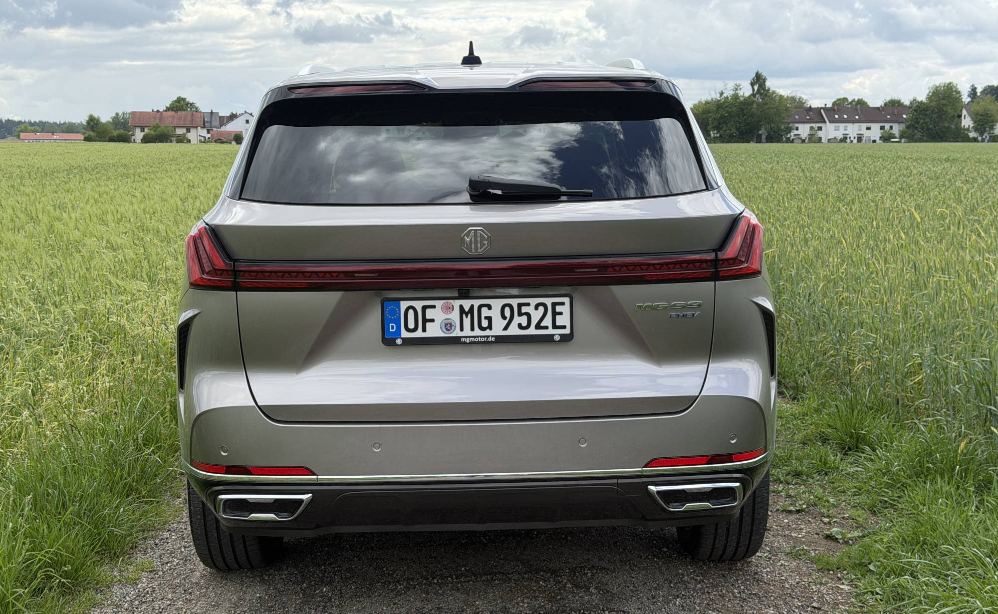 MG S9 PHEV in der Heckansicht.