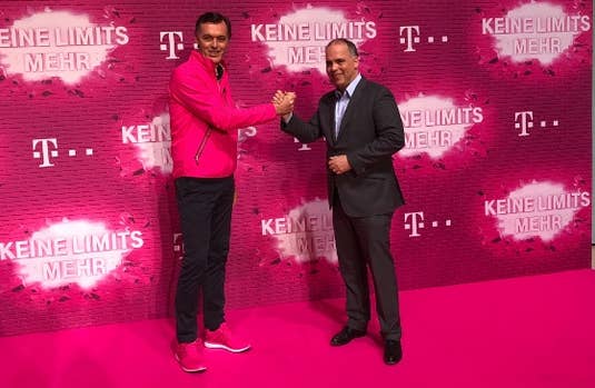 Telekom-Privatkundenchef Michael Hagspihl und Deutschland-Chef Dirk Wössner brechen Mauern auf. Telekom-Privatkundenchef Michael Hagspihl und Deutschland-Chef Dirk Wössner brechen Mauern auf.