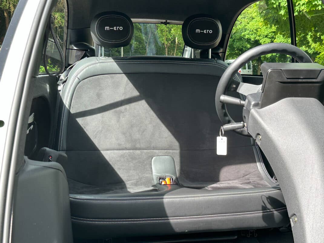 Die Sitzbank im Microlino bietet einen hohen Komfort.