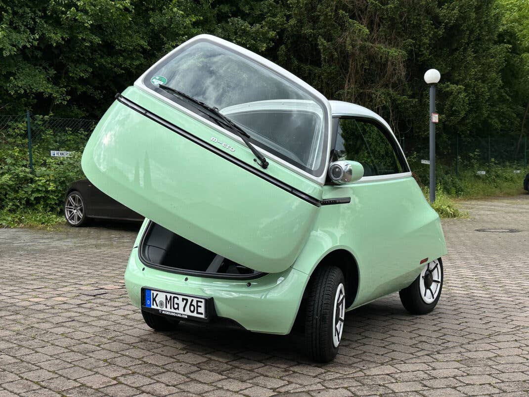 Die Tür des Microlinos öffnet sich wie bei der BMW Isetta.