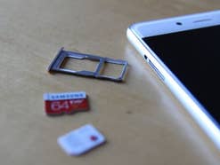 Samsung-Speicherkarte, Vodafone SIM-Karte und Nubia Z11