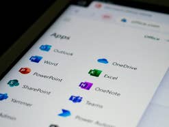 Microsoft-Apps auf einem Smartphone.