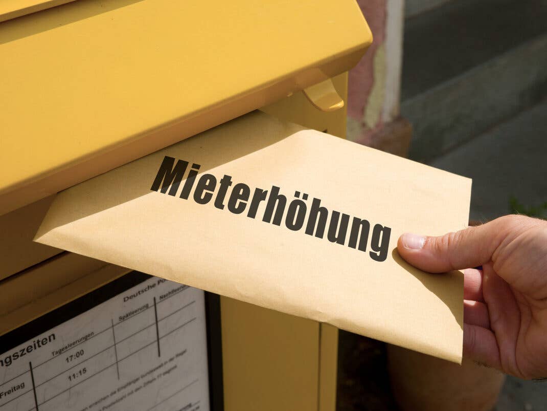 Briefumschlag mit Aufschrift Mieterhöhung