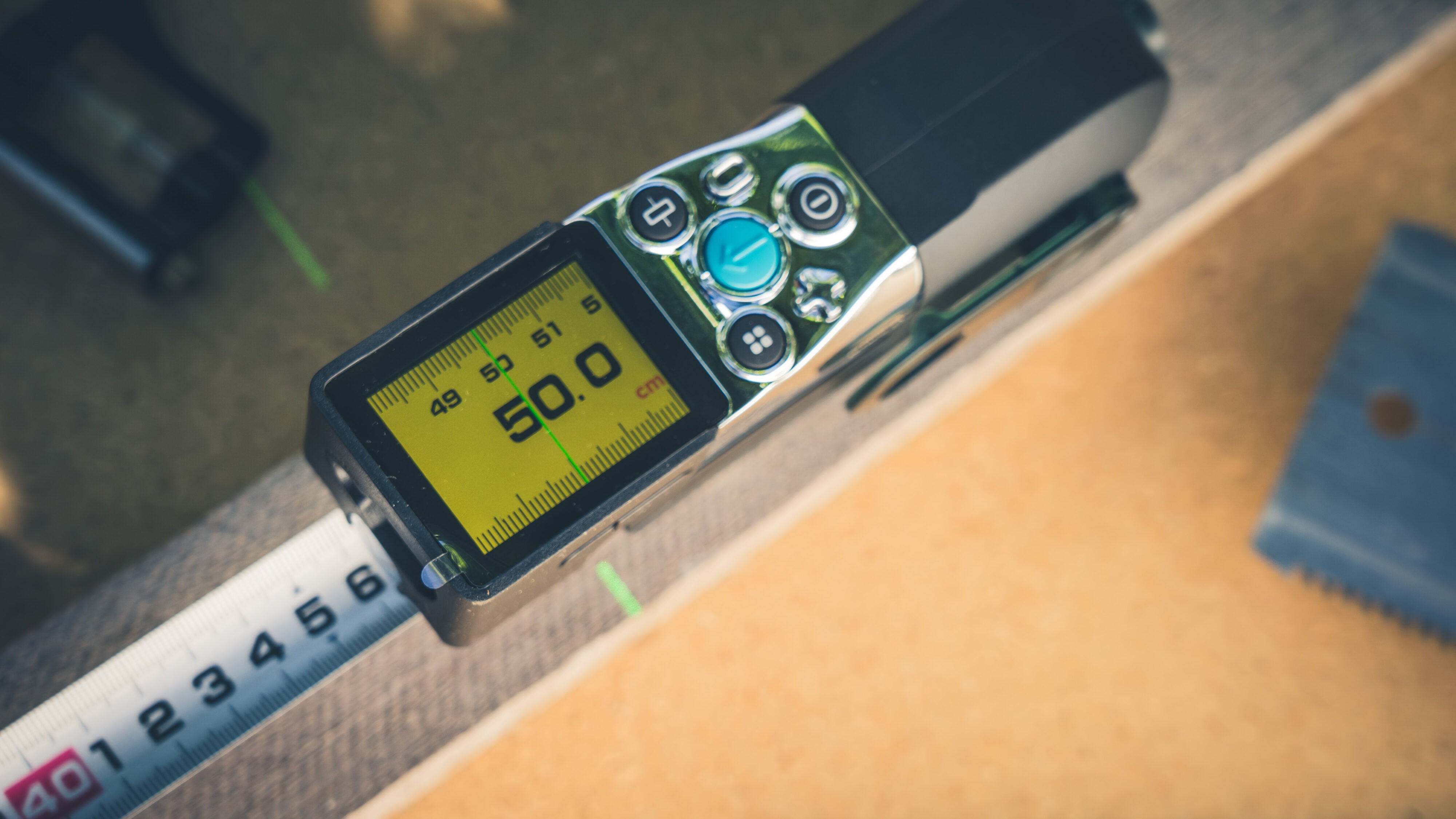 Die Laser leuchten, der Grundriss erscheint auf dem Handy: Wie das XTape 1 das Messen verändert