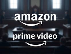 Logos von Amazon und Prime Video in einem Gerichtssaal.