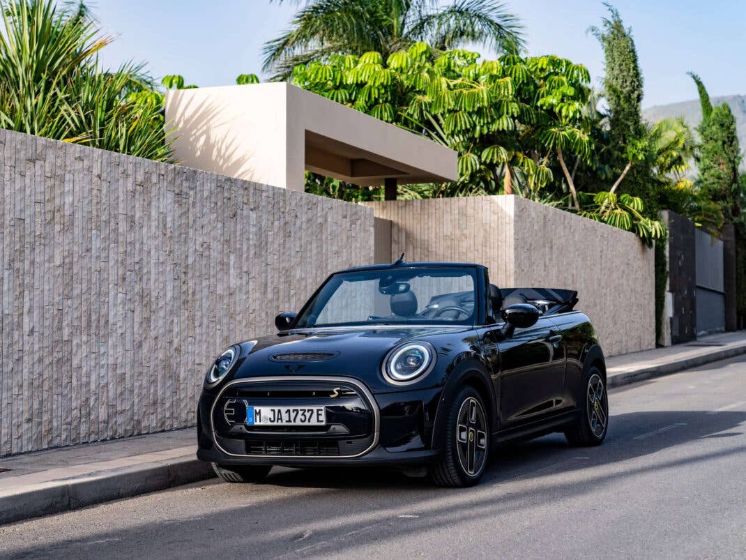 Das erste vollelektrische MINI Cooper SE Cabrio.