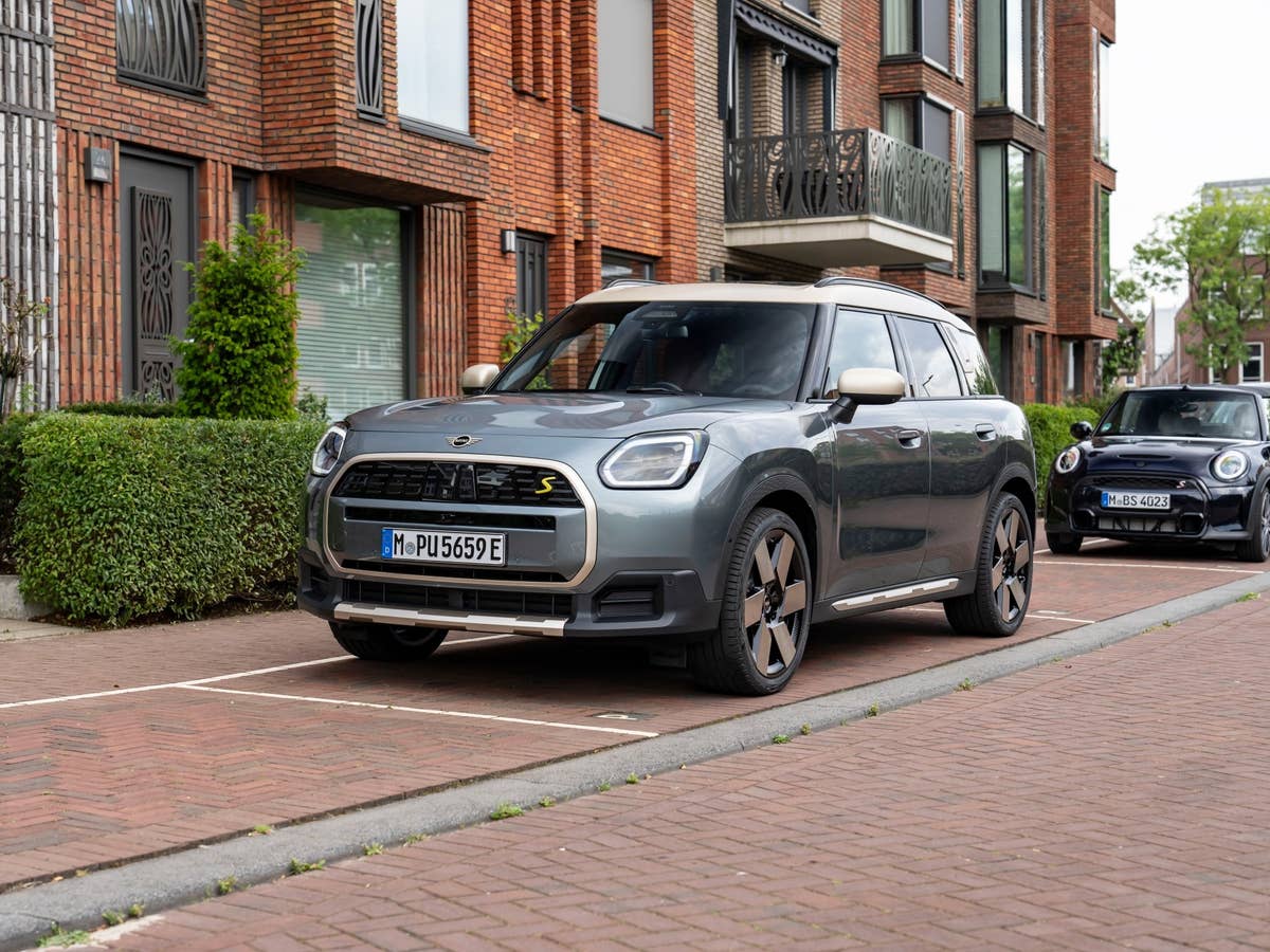 Frontansicht des neuen Mini Countryman SE All4.