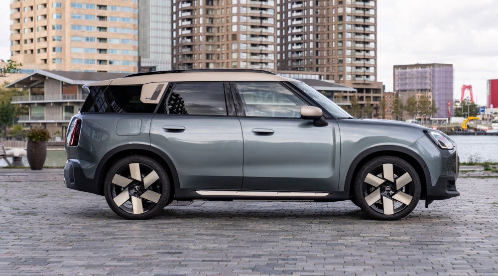 MINI Countryman SE ALL4 Seitenansicht.