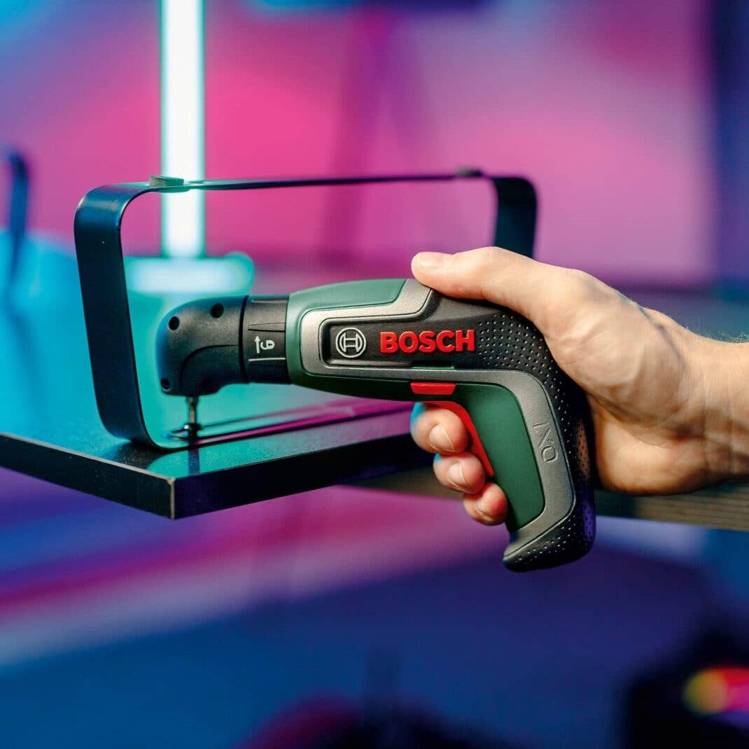 Mit dem Bosch IXO Akkuschrauber kommst du auch in verwinkelte Ecken