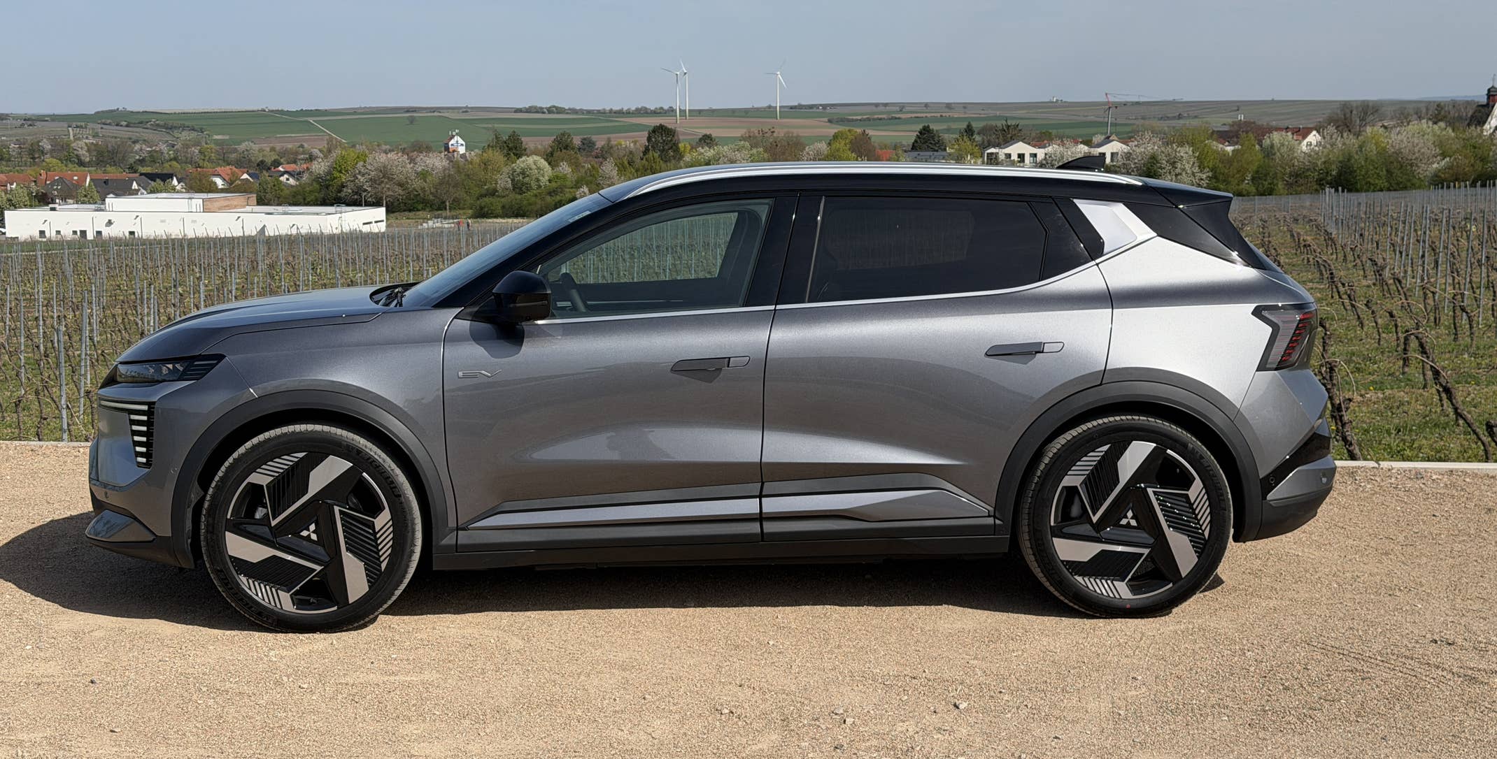 Mitsubishi Eclipse Cross in der Seitenansicht.