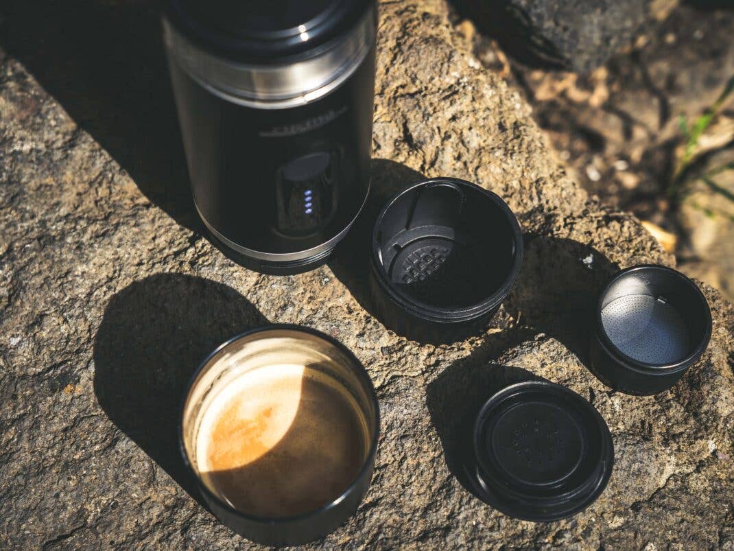 Die Zubereitung und das Aufladen des Akkus dauern. Zeit zum Entspannen.