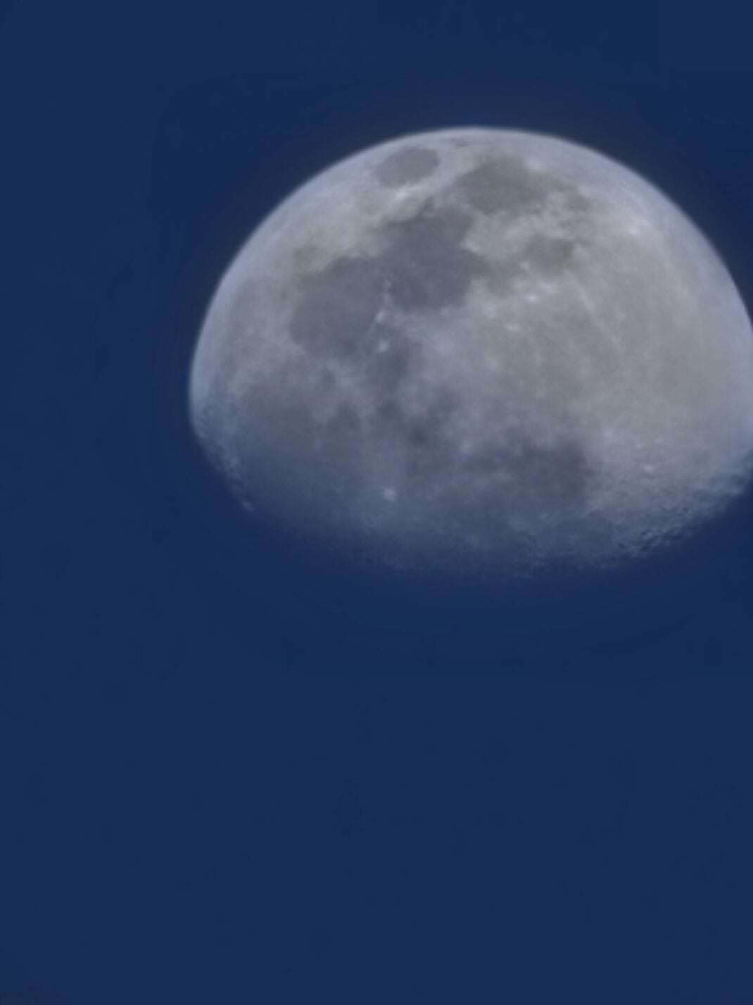 Mond: Fotografiert mit dem 100-fach Zoom des Samsung Galaxy S22 Ultra