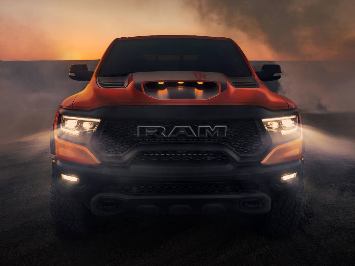 Frontansicht eines Pick-up-Trucks von RAM.