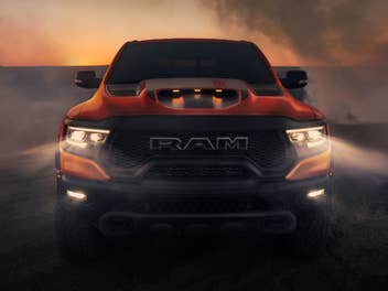 Frontansicht eines Pick-up-Trucks von RAM.