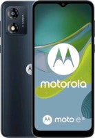 Vorderseite und Rückseite des Motorola Moto E13
