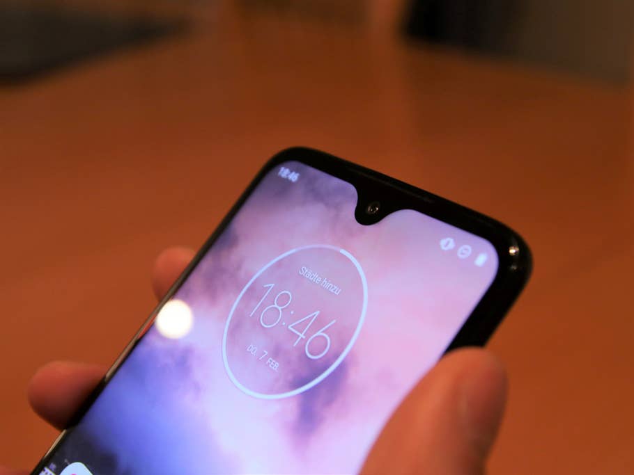 Die Tröpfchen-Notch des Motorola Moto G7 Plus