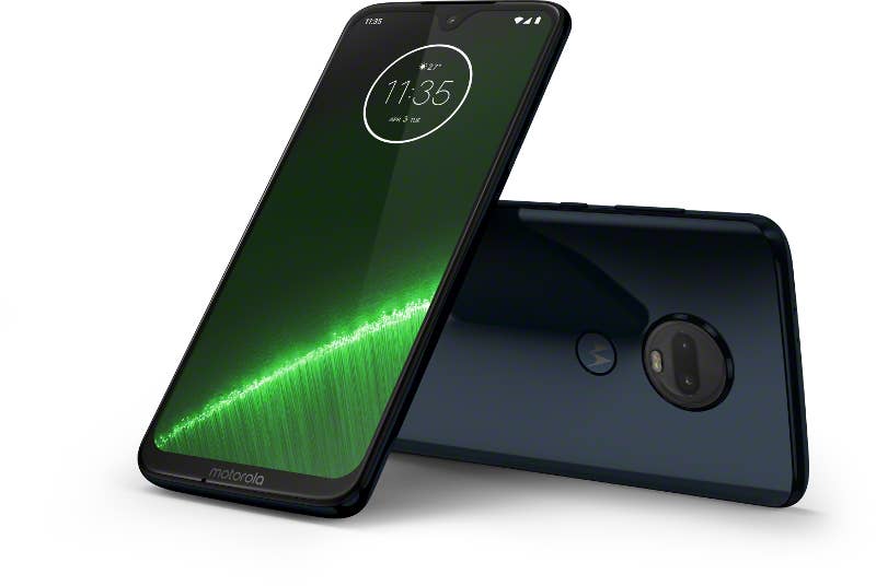 Das Motorola Moto G7 Plus in Deep Indigo.