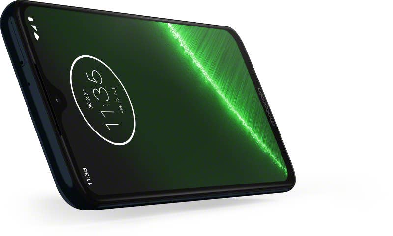 Das Motorola Moto G7 Plus in Deep Indigo.