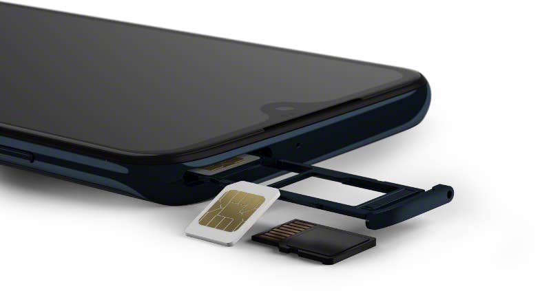 Das Motorola Moto G7 Plus in Deep Indigo.