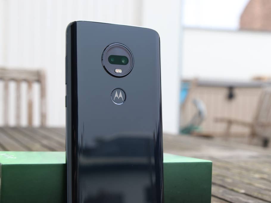 Die Rückseite des Motorola Moto G7 Plus mit Kamera und Fingerabdruck-Sensor